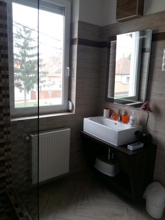 Katalin Boutique & Wellness Apartmanok ไฮจ์ดุสโซบอสโล ภายนอก รูปภาพ