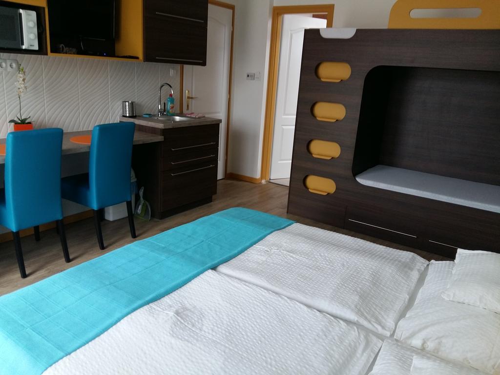 Katalin Boutique & Wellness Apartmanok ไฮจ์ดุสโซบอสโล ภายนอก รูปภาพ