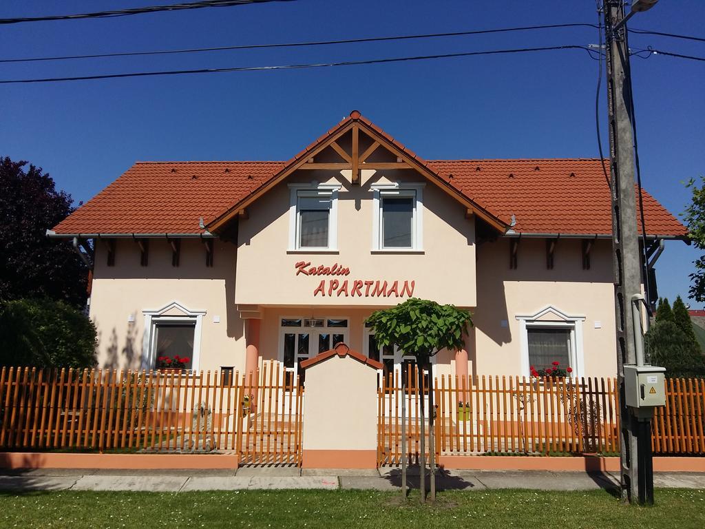 Katalin Boutique & Wellness Apartmanok ไฮจ์ดุสโซบอสโล ภายนอก รูปภาพ