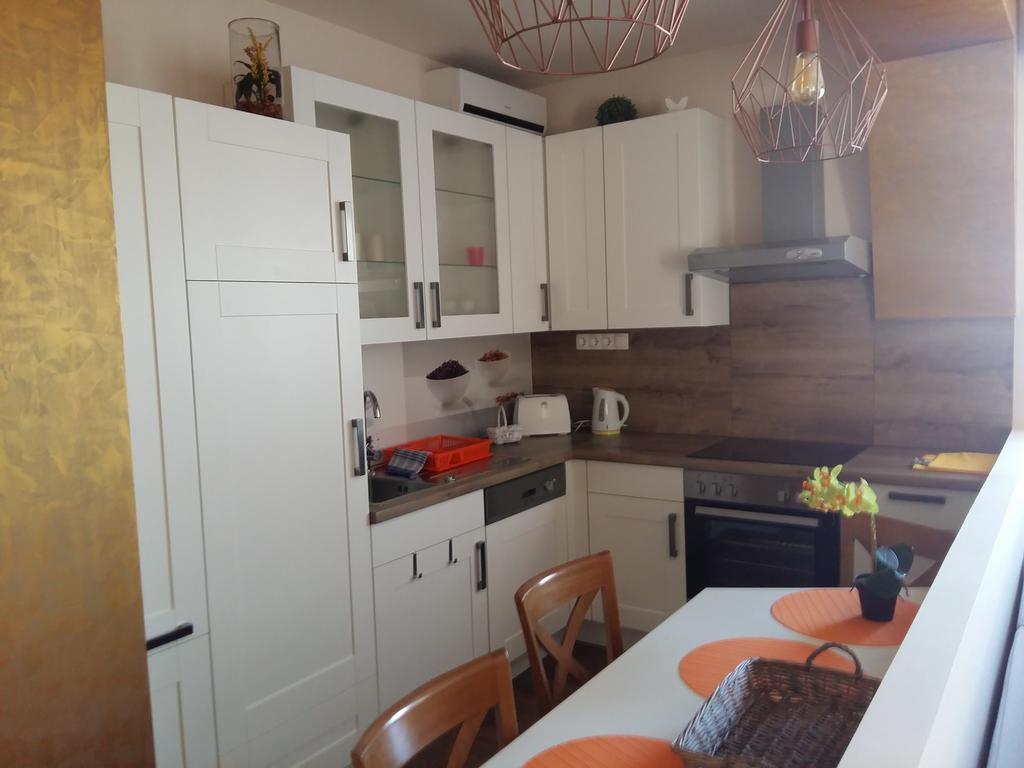 Katalin Boutique & Wellness Apartmanok ไฮจ์ดุสโซบอสโล ภายนอก รูปภาพ