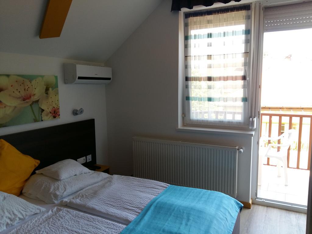 Katalin Boutique & Wellness Apartmanok ไฮจ์ดุสโซบอสโล ภายนอก รูปภาพ