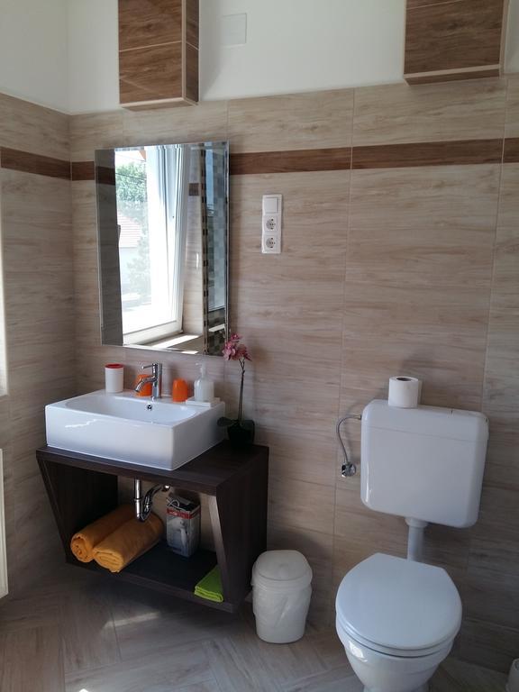 Katalin Boutique & Wellness Apartmanok ไฮจ์ดุสโซบอสโล ภายนอก รูปภาพ