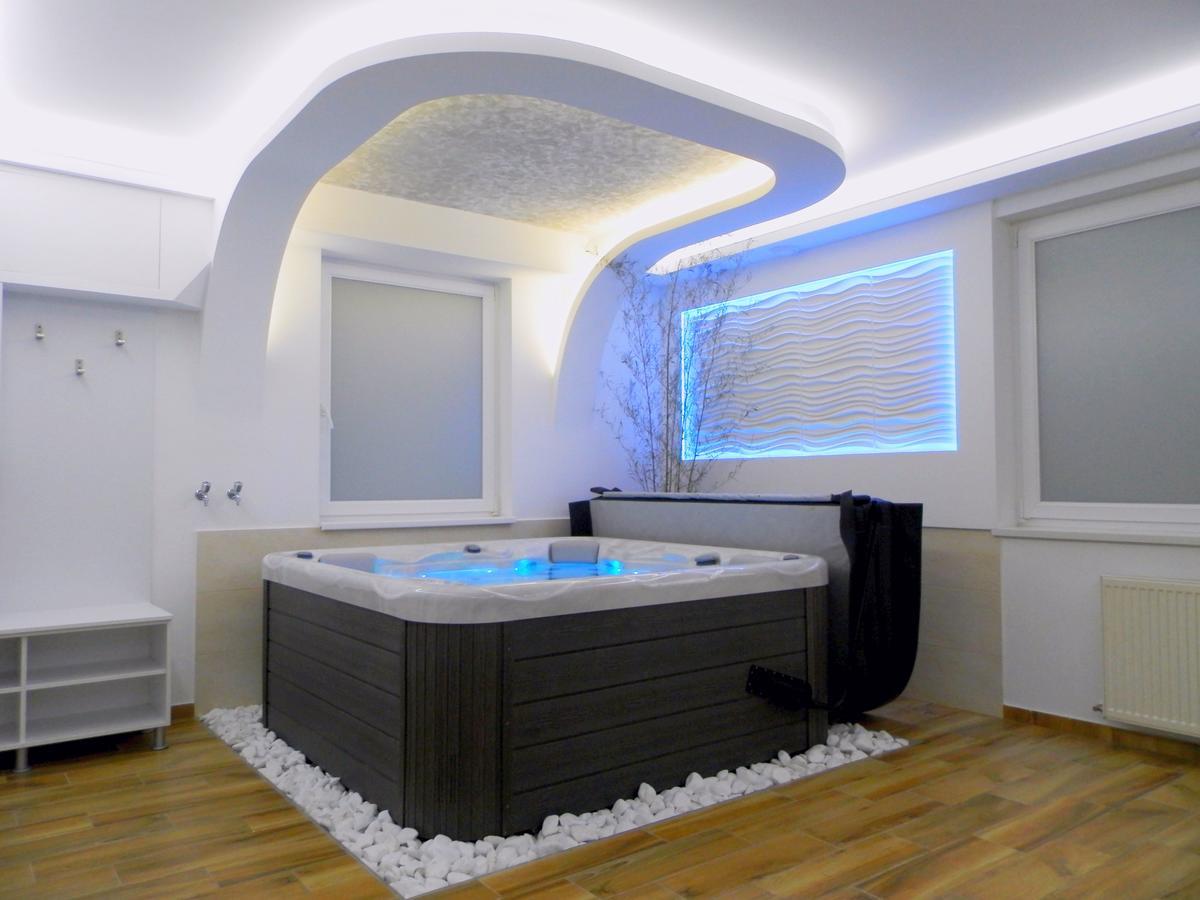 Katalin Boutique & Wellness Apartmanok ไฮจ์ดุสโซบอสโล ภายนอก รูปภาพ