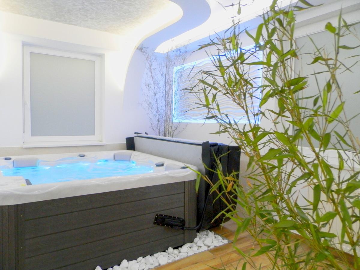 Katalin Boutique & Wellness Apartmanok ไฮจ์ดุสโซบอสโล ภายนอก รูปภาพ