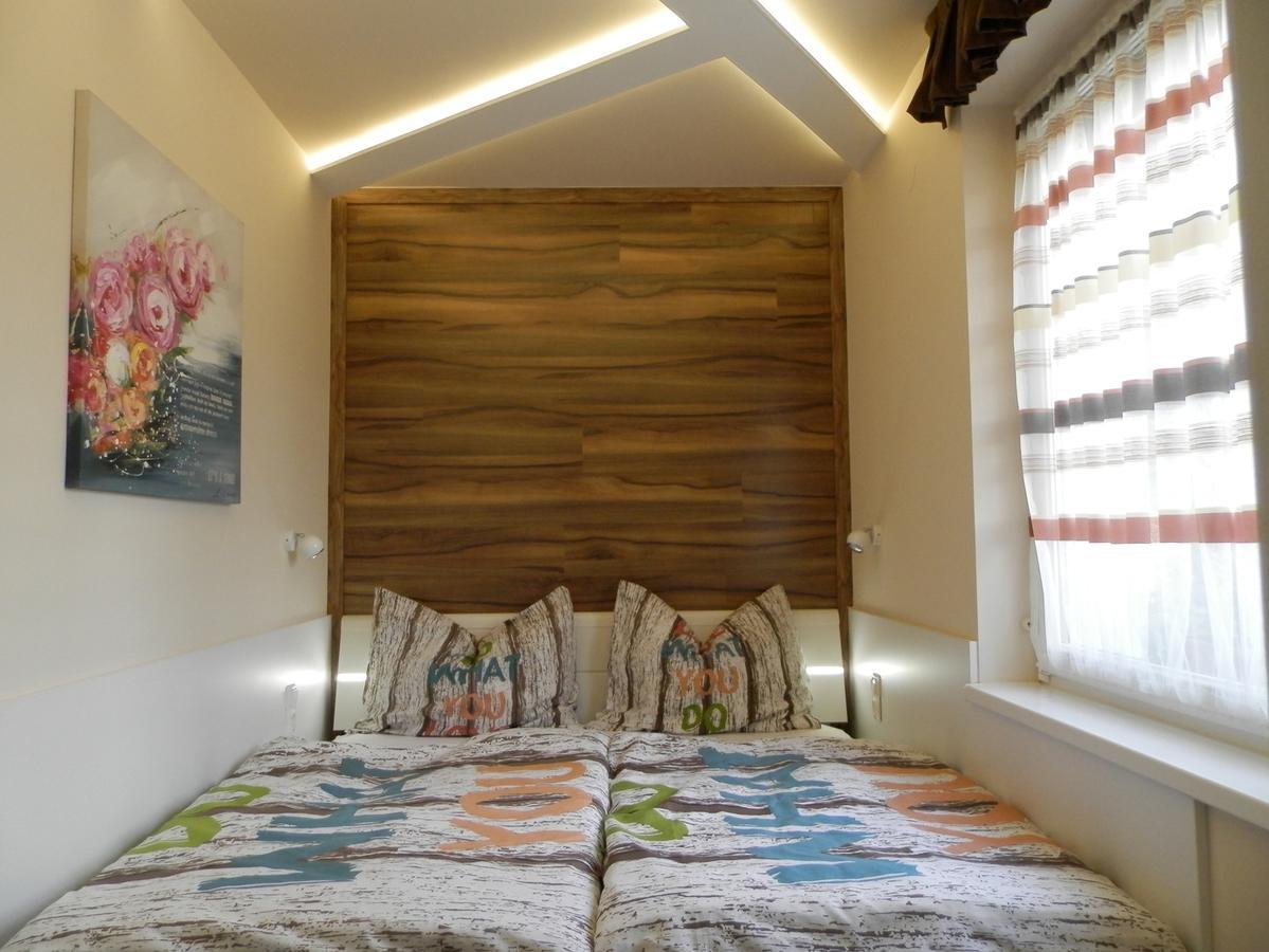 Katalin Boutique & Wellness Apartmanok ไฮจ์ดุสโซบอสโล ภายนอก รูปภาพ