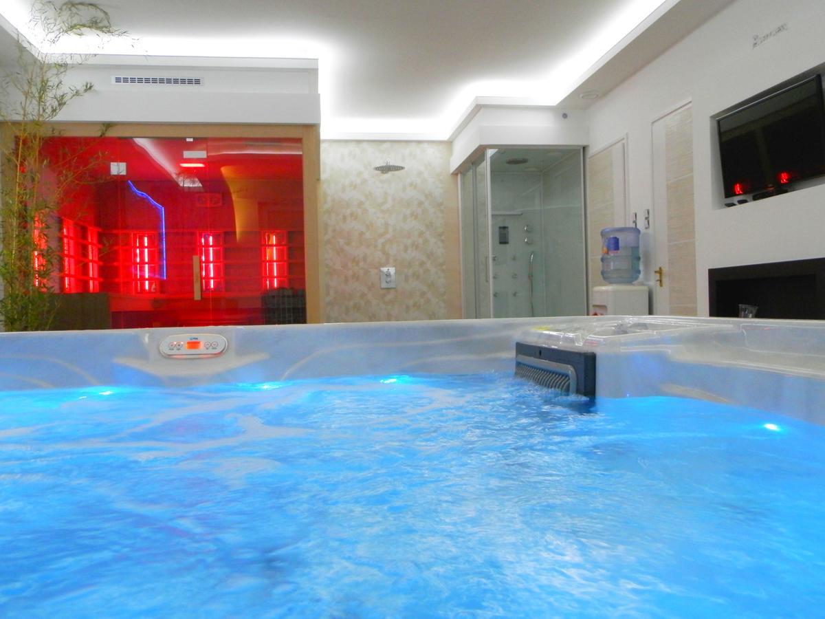 Katalin Boutique & Wellness Apartmanok ไฮจ์ดุสโซบอสโล ภายนอก รูปภาพ