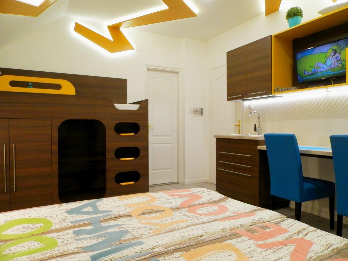 Katalin Boutique & Wellness Apartmanok ไฮจ์ดุสโซบอสโล ภายนอก รูปภาพ