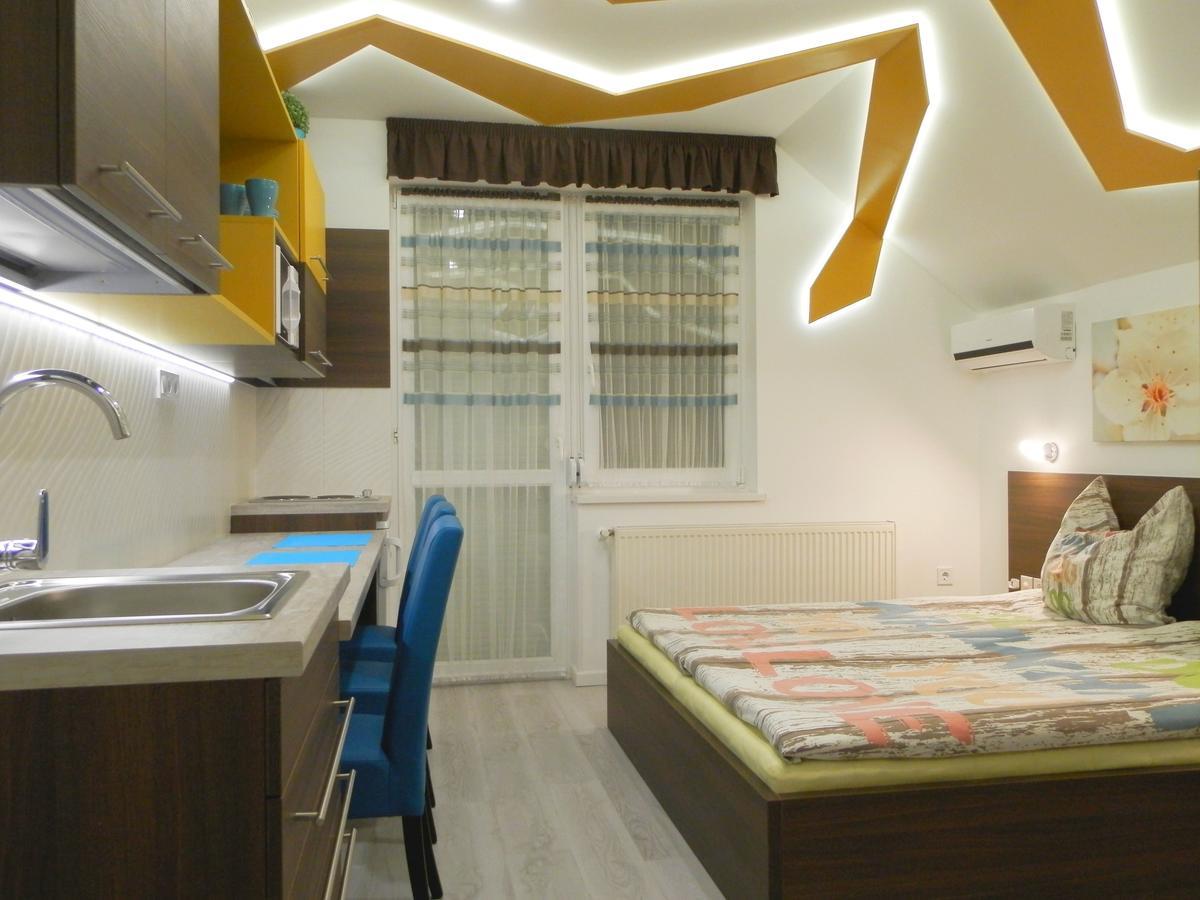 Katalin Boutique & Wellness Apartmanok ไฮจ์ดุสโซบอสโล ภายนอก รูปภาพ