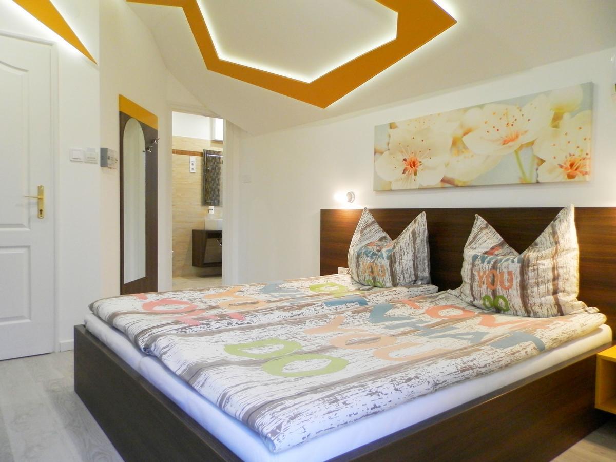 Katalin Boutique & Wellness Apartmanok ไฮจ์ดุสโซบอสโล ภายนอก รูปภาพ