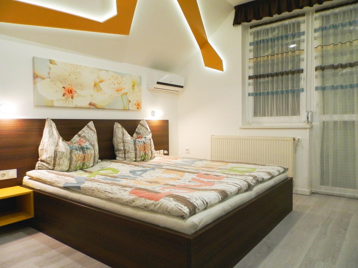 Katalin Boutique & Wellness Apartmanok ไฮจ์ดุสโซบอสโล ภายนอก รูปภาพ